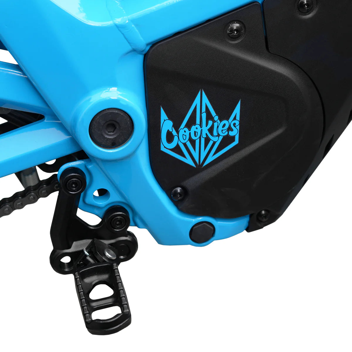 Close-up of the Throne SRPNT e-DIRT BIKE showcasing the blue frame and 'Cookies' logo detail.